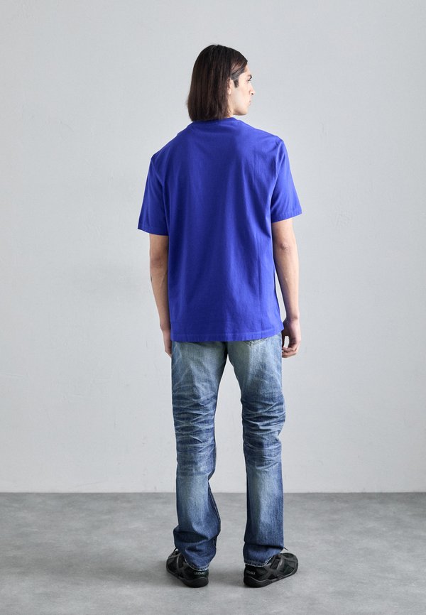 COMPACT MEDUSA MEDALLION PRINT - Print T-shirt4