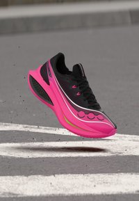 Επιλέχθηκε, black/shock