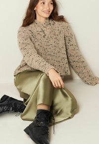 Next Trui - neutral brown