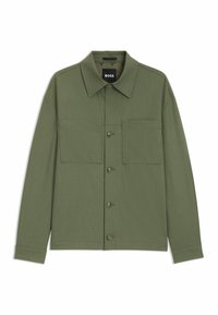 Olivgrön jacka med texturerad tyg, med en spridd krage, två bröstfickor och knappstängning längs fram.