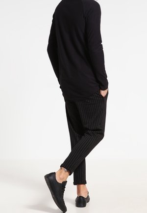 Long sleeved top - black