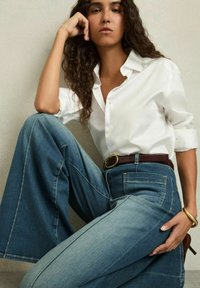Reiss PETITE FIT - SAKURA PATCH - Platėjantys džinsai - mid blue