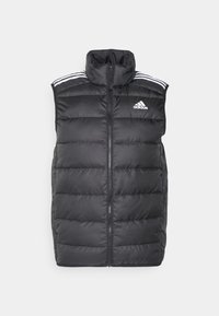 Černá vycpaná bezrukávová vesta na zip s vysokým límcem, logo Adidas na hrudi a tři bílé pruhy na ramenních panelech.