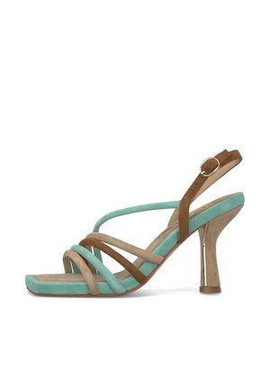 Damski sandał na wysokim obcasie z kwadratowym noskiem, zamszowymi paskami w kolorze turkusowym i brązowym oraz klamrą przy kostce na jasnym tle.