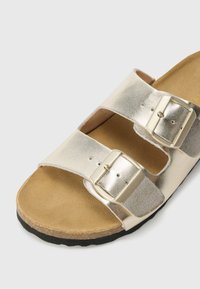 Thumbnail Image 6