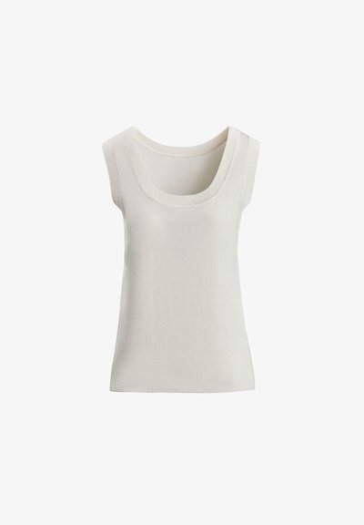 Krems krāsas bezroku tops ar plašu apaļu kakla izgriezumu, izgatavots no mīksta, teksturēta auduma, ar pieguļošu siluetu un gludām šuvēm.