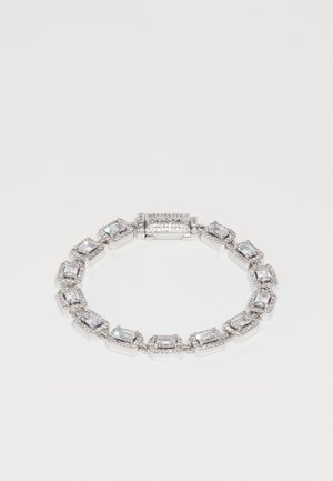 Zilveren armband met verlengde rechthoekige schakels, versierd met heldere stenen, afgewisseld met gepolijste metalen accenten. Beveiligde sluiting.