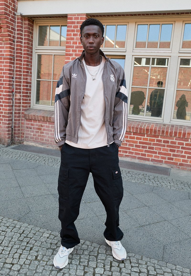 Chandal Hombre Chu00e1ndal Real Adrid Du00e9cias: La