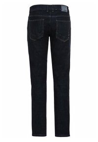 Jeans de mezclilla oscura con corte recto, que presentan una cintura de altura media, dos bolsillos traseros con detalles de costura y una etiqueta de cuero con la marca en la cintura.