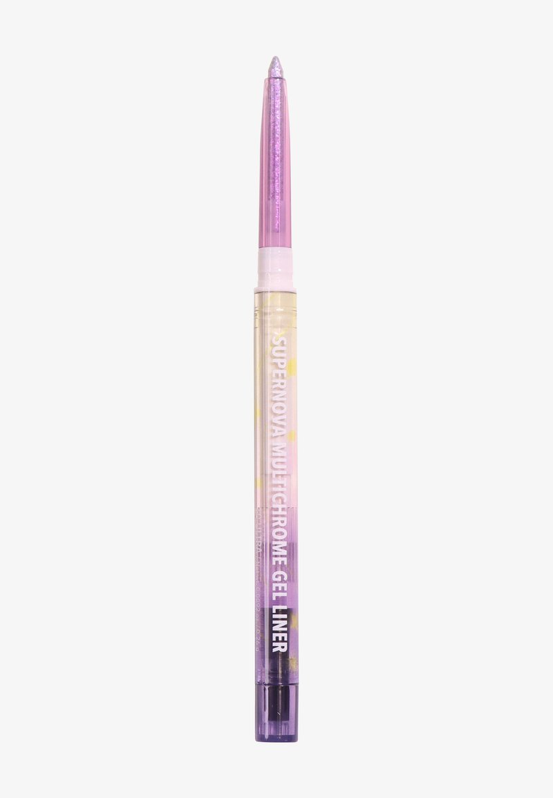 Crayon eyeliner gel rétractable violet et transparent étiqueté "Supernova Multichrome Gel Liner" avec un capuchon rose transparent.