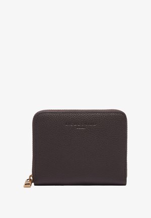 Reißverschluss-Brieftasche aus dunkelbraunem, genarbtem Leder. Verfügt über ein geprägtes Markenlogo, einen Metallreißverschluss-Anhänger und saubere Nähte an den Rändern.