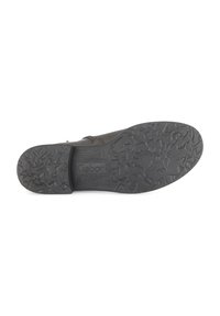 Zwarte rubberen zool van de schoen met een getextureerd grippatroon van stervormen, in reliëf met de merknaam "Gabor." Gladde afwerking, stevig ontwerp.
