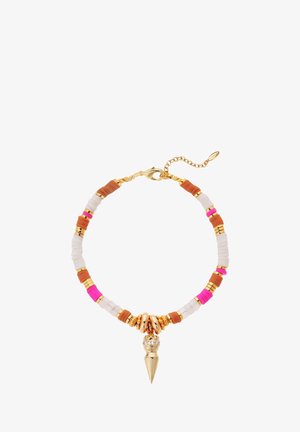 Collier de perles avec des segments colorés en orange, rose et blanc, ornés d'accents dorés et d'un pendentif doré pointu au centre.