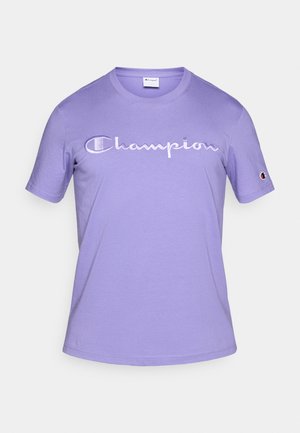 Fialové bavlněné tričko s velkým vyšívaným logem "Champion" v bílé barvě. Krátké rukávy a kulatý výstřih s detailem loga na rukávu.