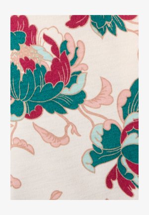 Tessuto floreale che presenta grandi peonie turchesi e borgogna su uno sfondo avorio, con texture morbide e eleganti steli curvi.