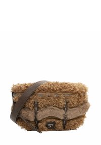 Borsa in pelliccia color tan con texture riccia, caratterizzata da una chiusura con zip, dettagli in cuoio marrone e una tracolla staccabile. Logo visibile sul davanti.