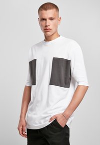 Urban Classics BIG DOUBLE POCKET TEE - T-shirts med print - white asphalt