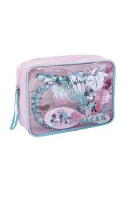 Transparente kosmetische Tasche aus Kunststoff mit rosa Akzenten, die bunte Haaraccessoires enthält, darunter Haargummis und Haarspangen, beschriftet mit "VACAY".