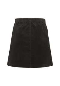 Zwarte corduroy rok met een elastische tailleband, A-lijn vorm en gladde textuur, met een eenvoudig ontwerp en zonder zichtbare zakken of versieringen.