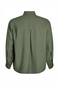 Koszula z długim rękawem w kolorze oliwkowym z tylnym karczkiem, centralnym plisowaniem, pojedynczą pętelką na guzik oraz mankietami zapinanymi na guziki.