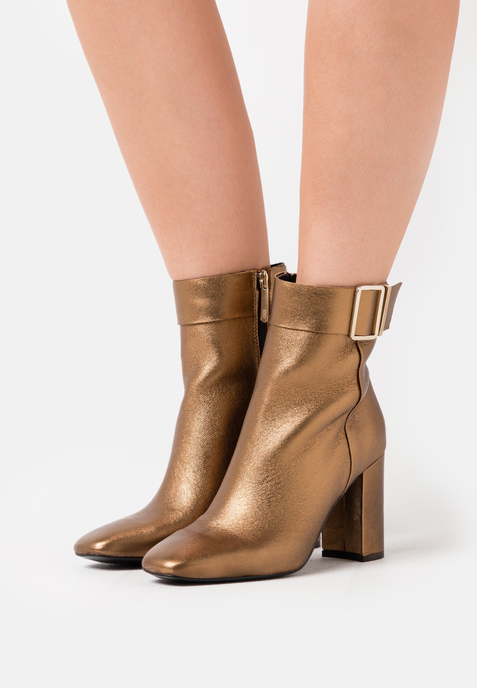 tommy hilfiger metallic heeled chelsea boot