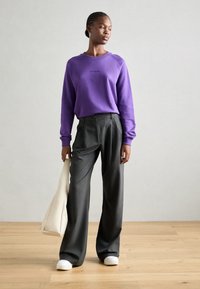 Marc O'Polo DENIM RAGLAN SLEEVES - Melegítőfelső - active purple