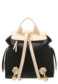 Černý a krémový batoh z umělé kůže s dvojitými horními uchy, nastavovacími popruhy, přední kapsou a akcenty zlaté barvy.