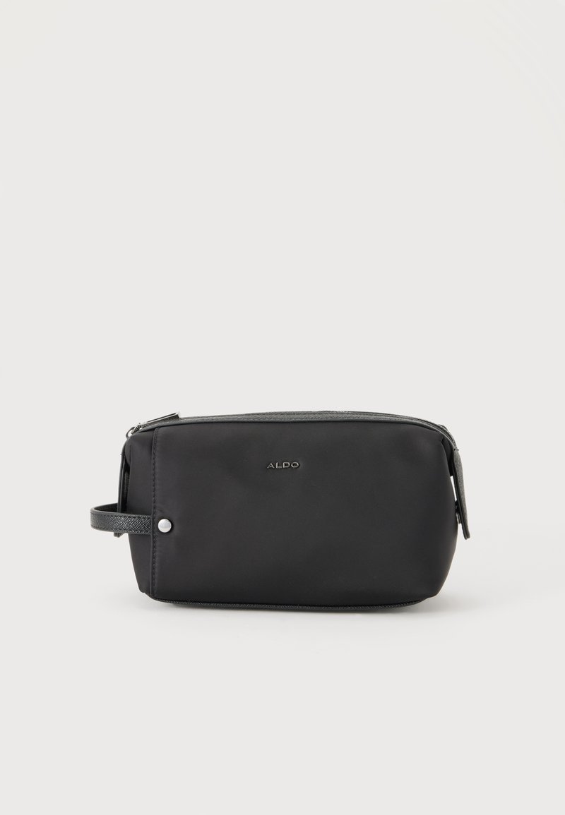 Trousse de toilette noire rectangulaire avec fermeture éclair en haut, poignée latérale et petit logo "ALDO" sur le devant, sur un fond clair uni.