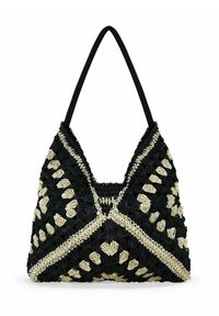 Bolso tejido en negro y crema con un diseño en forma de V, que presenta patrones de corazones y una correa resistente. Acabado texturizado, ligero y espacioso.