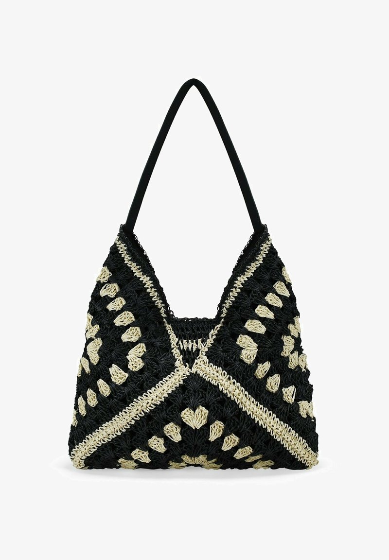 Bolso tejido en negro y crema con un diseño en forma de V, que presenta patrones de corazones y una correa resistente. Acabado texturizado, ligero y espacioso.