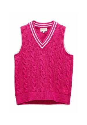 Růžový svetr bez rukávů s kablovým vzorem, v výstřihu do V a bílými pruhy kolem límce a průramků.