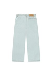 Lys blå vide jeans laget av denim. Har en baklomme og en brun lærlapp med merkevare. Renslig, rett fasong.