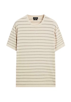 Pruhované polo tričko s krátkým rukávem v světle béžové barvě s tmavě hnědými vodorovnými pruhy. Kolo výstřih, uvolněný střih, měkký materiál, minimální detaily.