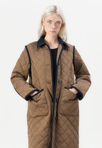 Vero Moda VMEMILY LONG COAT - Vinterkåpe / -frakk - cub/navy blazer