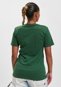DEF LEIPZIG KINGS IDENTITY - T-shirts med print - green