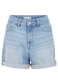 Shorts de mezclilla azul claro con dobladillos enrollados, presentan bolsillos frontales y un cierre de botón plateado. La tela muestra un acabado desgastado y con textura.