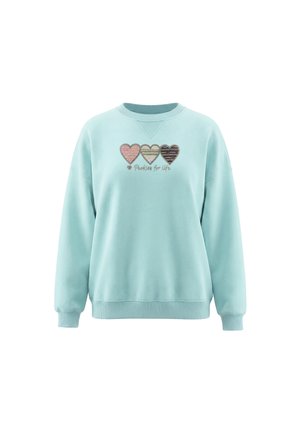 Lyseblå sweatshirt med tre broderede hjerter i pink, beige og sort, samt teksten "Punkies for Life" under hjerterne.