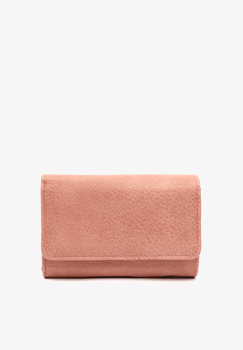 Rosa läderplånbok med en texturerad yta, vikbar design och sömnadsdetaljer. Kompakt rektangulär form utan synlig hårdvara.