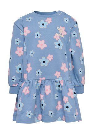 Langärmliges blaues Kleid mit ausgestelltem Saum, verziert mit pinkfarbenen und hellblauen Blumenmustern sowie einem kleinen Logo auf der Brust.
