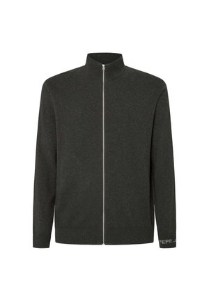 Tamsiai pilka zip-up striukė su aukšta apykakle, ilgomis rankovėmis, raukšlėtomis rankogaliais ir prekės ženklo akcentu ant rankovės. Lygus paviršius, kasdieniškas dizainas.
