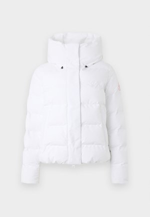 Giacca puffa bianca con colletto alto, design trapuntato, chiusura frontale con zip e dettagli in hardware nero. Nessun altro motivo o texture.