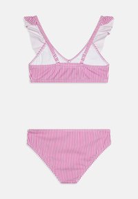 Bikini komplet s prugicama koji uključuje bralette gornji dio s volanima na naramenicama i odgovarajući donji dio. Boje: ružičaste i bijele pruge. Mekani materijal.