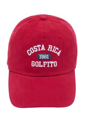Rode honkbalpet met wit geborduurde tekst "COSTA RICA GOLFITO" en een blauw ovaal embleem met "1981" in wit.