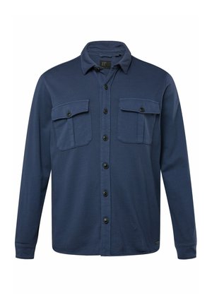 Camicia button-up blu navy, con colletto, due tasche sul petto, maniche lunghe e orlo dritto. Realizzata in tessuto morbido con un design semplice.