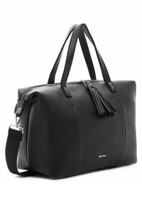 Sac fourre-tout en cuir noir avec surface texturée, double poignée, fermeture zippée et un pompon décoratif. Comprend une bandoulière réglable.