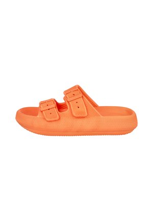 Sandalia naranja brillante tipo slip-on con dos correas ajustables con hebilla y suela texturizada, diseñada para uso casual.