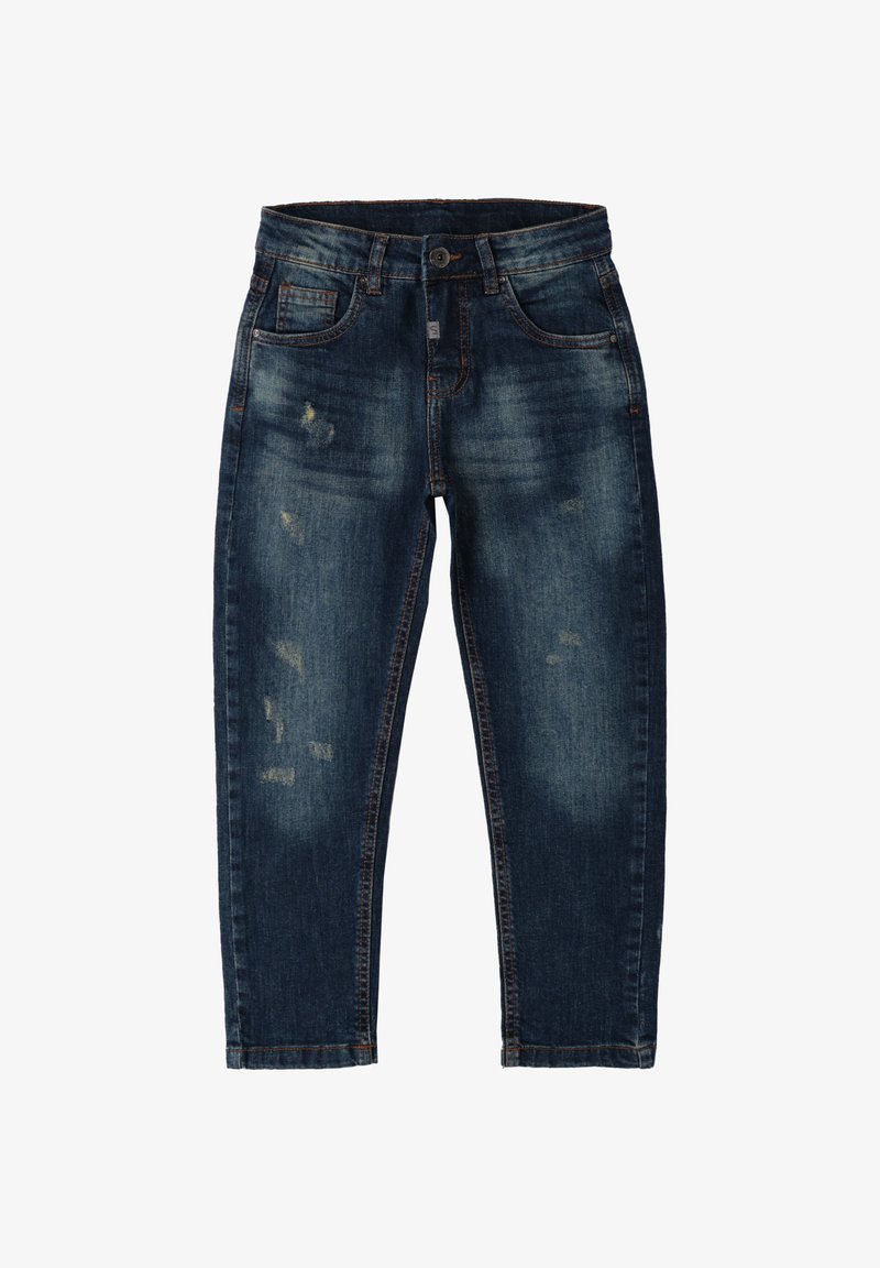 Jeans in denim di colore blu scuro con un lavaggio sbiadito, dotati di toppe strappate, cinque tasche, chiusura a bottone e dettagli cuciti.