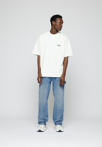 EIGHTYFIVE CARPENTER - Vaqueros estilo carpintero - light wash blue
