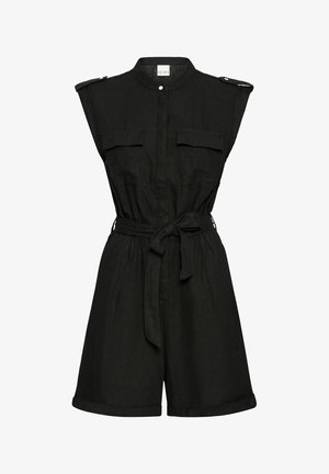 Salopette in lino nero con maniche corte, chiusura frontale con bottoni, due tasche sul petto, cintura in vita e pantaloni corti con orlo arrotolato. Accenti argentati sulle spalle.