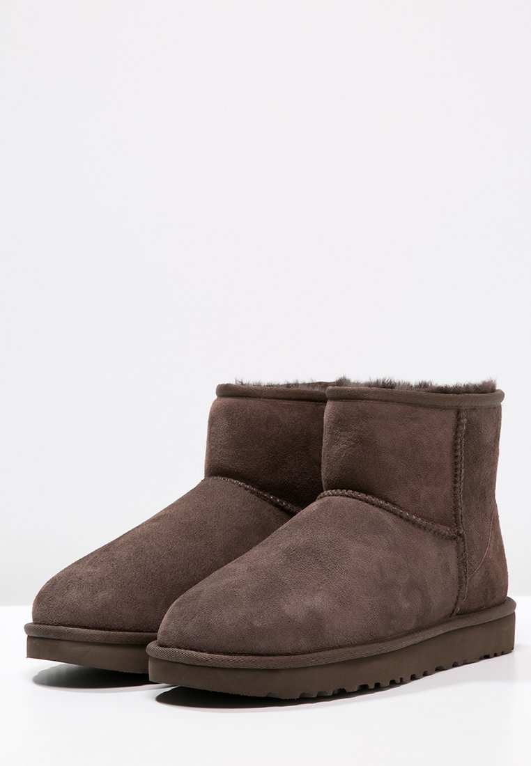 Ferie stak Motivere UGG CLASSIC MINI - Støvletter - chocolate/mørkebrun - Zalando.dk